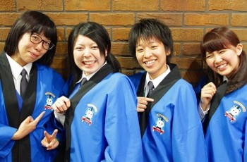 広場で「盆ダンス」!